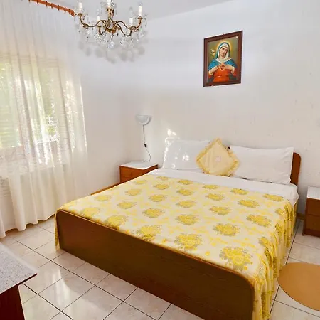 Mon Perin Castrum - Adriano Apartman *