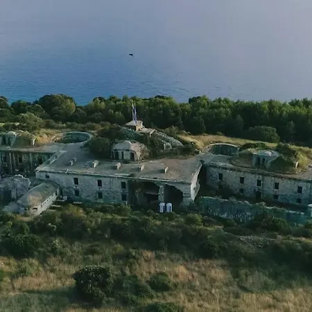 Mon Perin Castrum - Adriano Apartman *