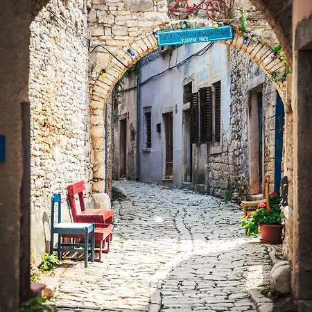 Mon Perin Castrum - Adriano Apartman